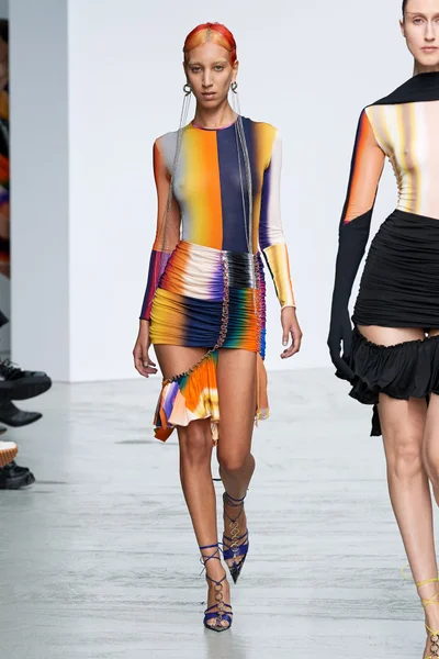 Look 18